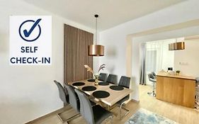 Home R52-4 #Freeparking